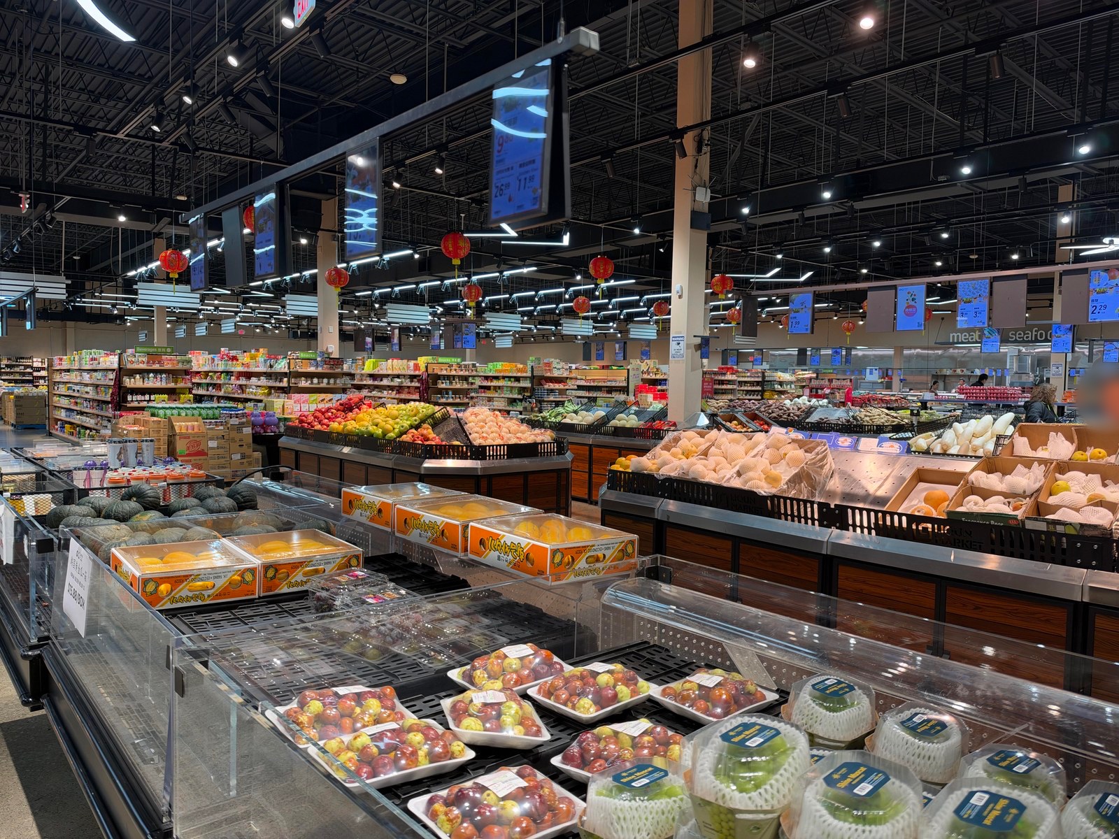 Interior view of Dayou Market, with produce displays and grocery aisles.